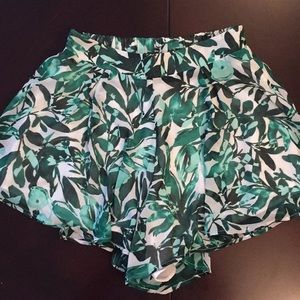 Emerald green Elise shorts NWT